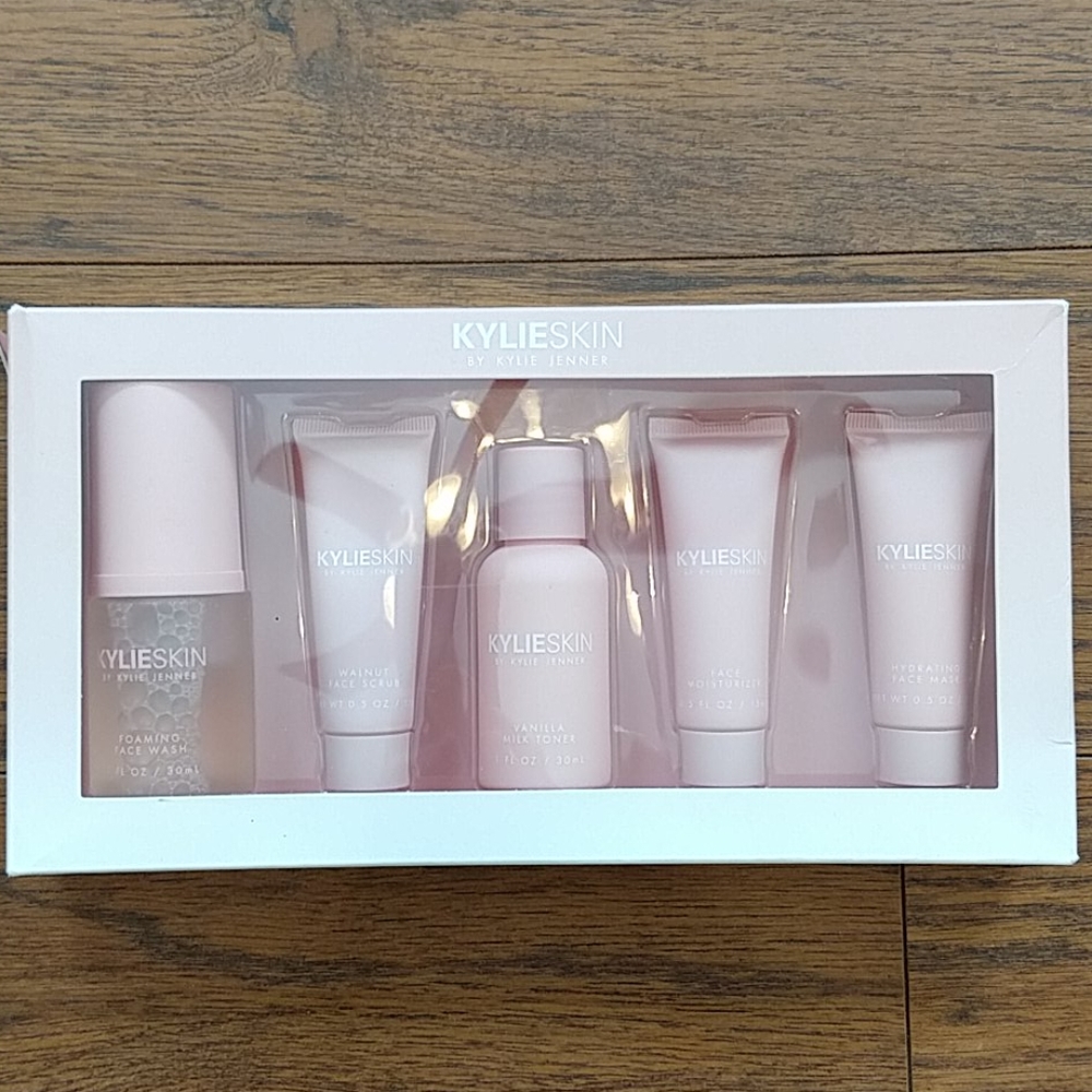 Kylie Skin mini skincare set
